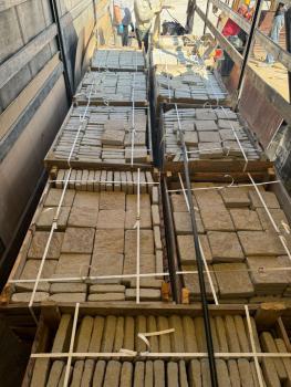 Целая "фура" гранитного отделочного кирпича - сам груз (без фуры) - Экипировка для единоборств